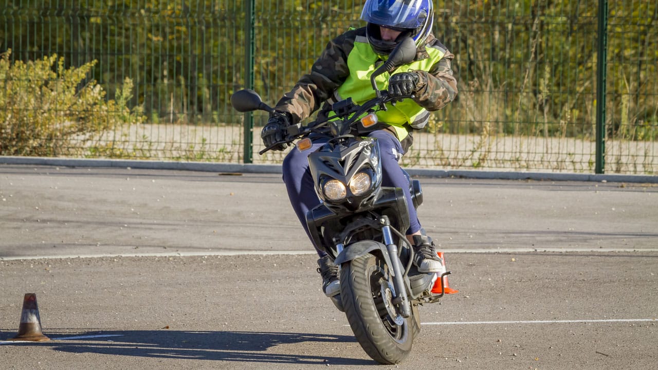 Permis AM à Paris - Formation Scooter et Moto 50 cc, Auto-école Pedagomi