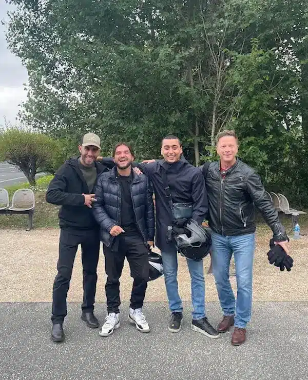 formation permis 125 avec l'enseignant et ses eleves