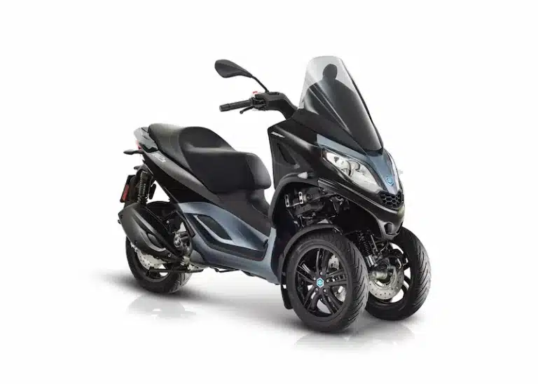 Scooter Piaggio MP3 à trois roues